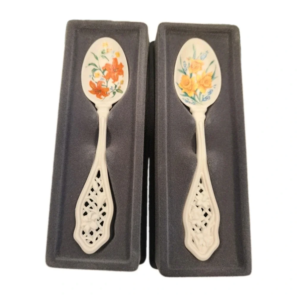 Vintage 1988 Avon America Favorites Spoon Collection 